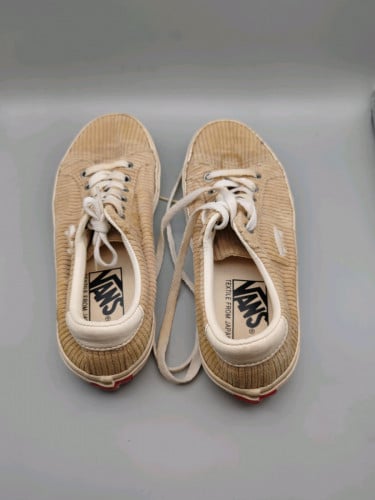 ស្បែកជើង VANS