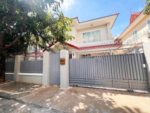 4 Bedroom Villa For Rent in Bassac Garden City near AEON1