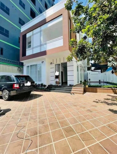 4 Bedroom Villa For Rent in Toul Tom Poung Pool