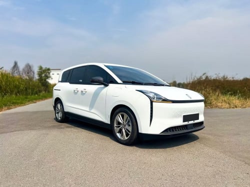 Bestune NAT 奔腾NAT E05五座商务车续航419km