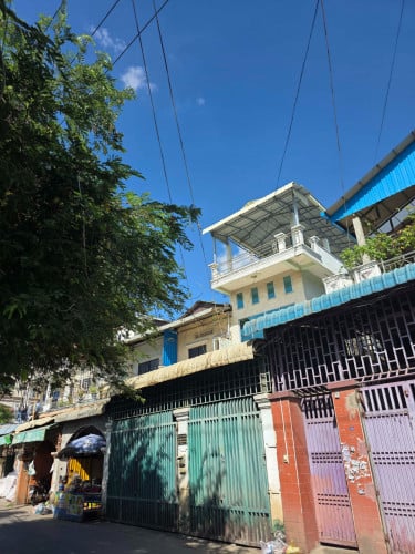 Clean and Nicely flat House for Sale and Rent in Boeung Tumpoun Areas.