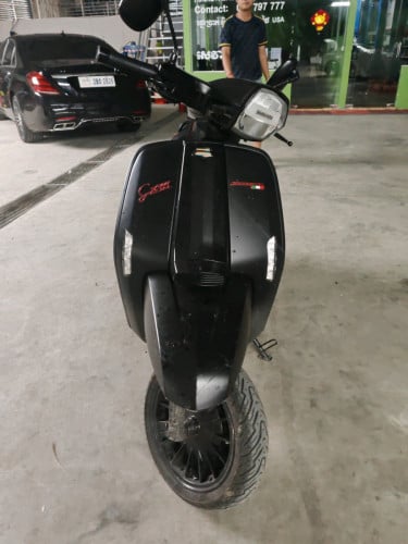 Lambretta V200 សម្រាប់លក់