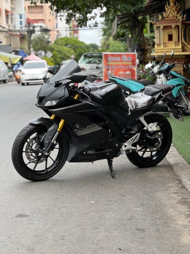 Moto Yamaha R15 2021