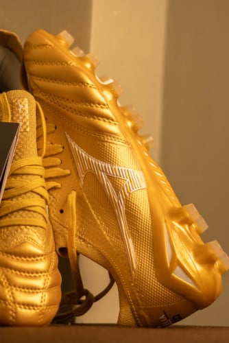 ស្បែកជេីងទាត់បាល់