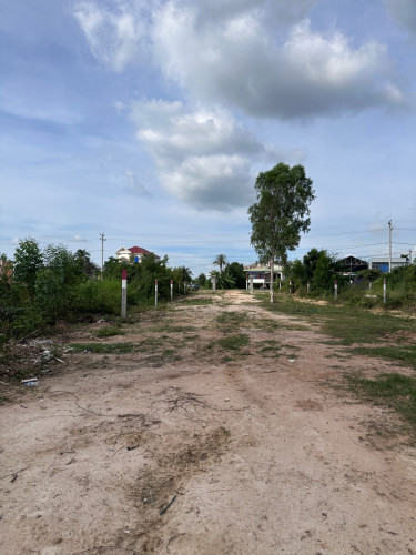 ដីលក់ជិតផ្សារចំបក់ បាទី តាកែវ