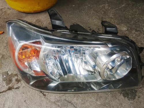 មានលក់ចង្កៀងហ្វាហើយឡេនឌ័រ 04 ខាងស្ដាំមួយទឹកតៃវ៉ាន់