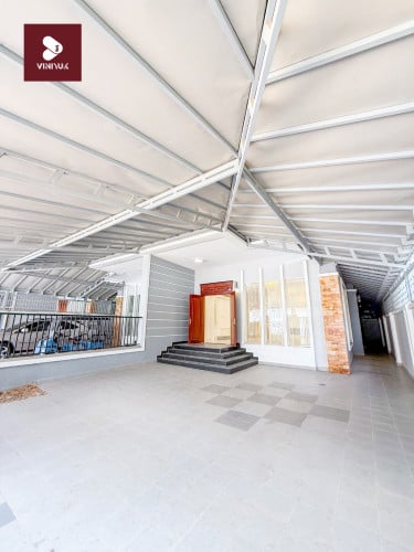 វីឡាភ្លោះ (ដីធំសល់មុខ9.4m) សម្រាប់លក់ !!