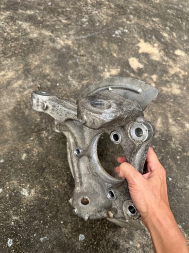 ជង្គង់ Jeep ស្តាំ​ ហ្សុីន​ លក់ធូរៗ