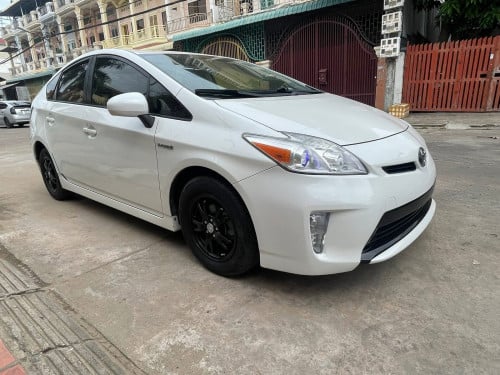 លក់ Prius 2014 option 4 ក្រដាសពន្ធ