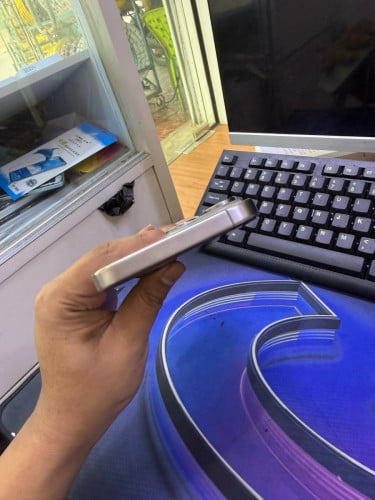 16pro Max 99.99% ZA 256g Battery 95%