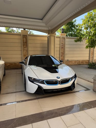 BMW I8 2015 ឡានក្រដាស់ពន្ធ