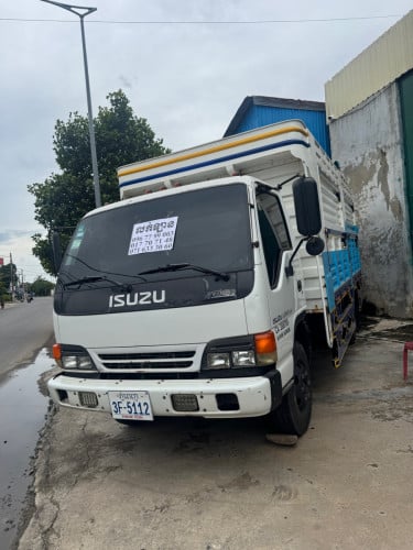 Isuzu ឡានដឹកទំនិញ 2003