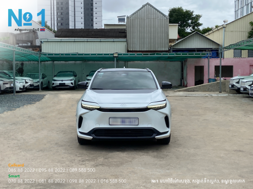 Toyota 024  bz4x 615km តឹកថ្នាំថ្មី1ជុំ