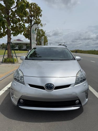Toyota Priu 2012s Plug-in Option 5 Advance តម្លៃ​ 19500$