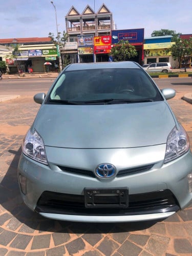 toyota priusឆ្នាំ 2013 ក្រដាសពន្ធ