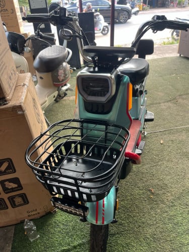 កង់អាគុយមួយទឹកថ្មីស្អាត