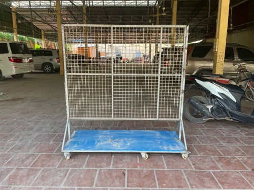 ប្រវែង2,30m  កំពស់1,60m  មានកងរុញ6 បាតក្រាលដោយដែក​