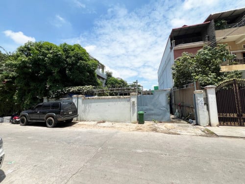 ដី សំរាប់ជូល ទីតាំង កណ្តាលក្រុង ជិតផ្សារដើមថ្កូវ