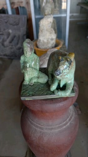 រូបចម្លាកព្រះគោព្រះកែវ សាងពីថ្មកែវ