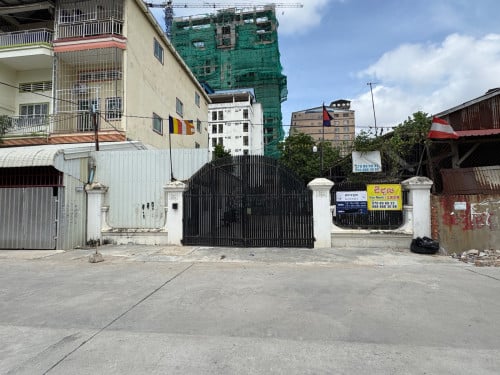 ដីជួលសំរាប់ធ្វេីឃ្លាំង​ និងតារាងបាល់