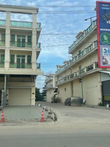 ផ្ទះខ្ញុំឈ្មោះខ្ញុំផ្ទាល់ ផ្លូវ50ម៉ែត កែង10ម៉ែត 4ជាន់