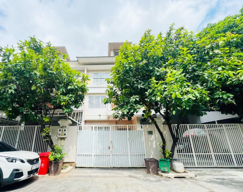 វីឡាកូនកាត់ LB សម្រាប់ជួល | Link Villa LB for Rent