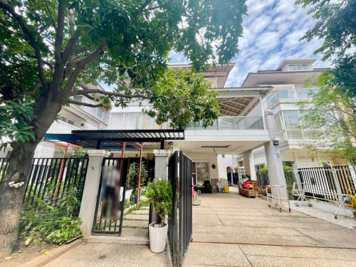 វីឡាឃ្វីន សម្រាប់លក់ | Villa Queen  for Sale