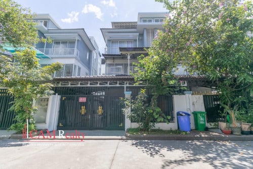 4 Bedrooms Twin B Villa For Sale In Borey Peng Huoth Beoung Snor