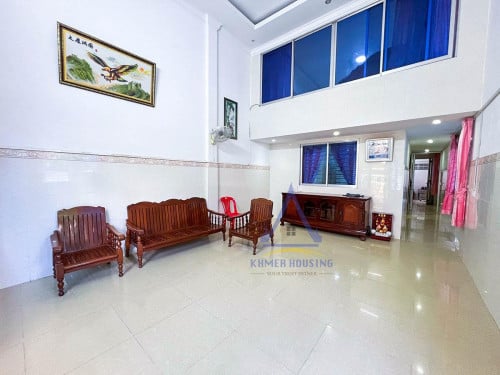 Ground floor house 3 bedrooms for rent in Phsar Deum Thkov