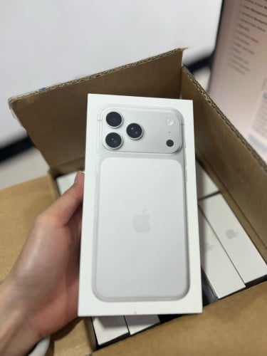 iPhone 17 Promax white
