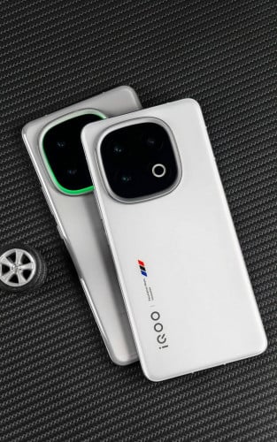 iQOO 13 White Legend