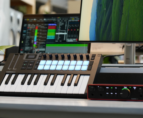 Novation Launchkey Mini MK4 - 25 Keys MIDI Controller