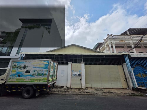 This is a spacious warehouse for rent in Boeung Trabaek areas