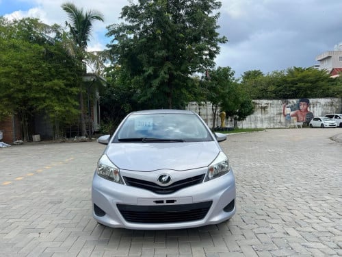 Toyota Vitz 2013 smart key ពណ៍ផ្សែបារី