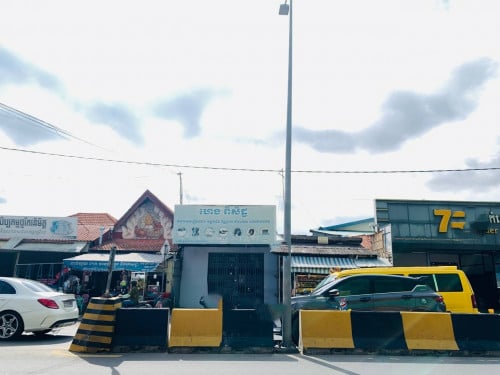 ផ្ទះសម្រាប់ជួល ជិតស្ដុបត្រឡោបែក