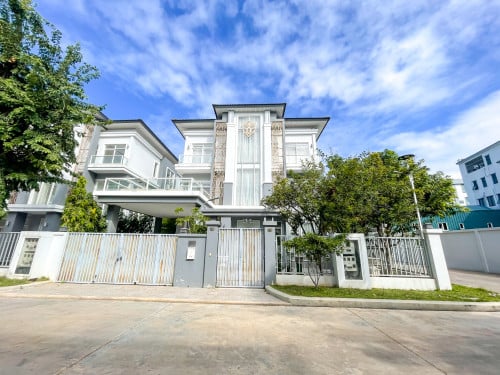 វីឡាឃ្វីនកែង សម្រាប់ជួល