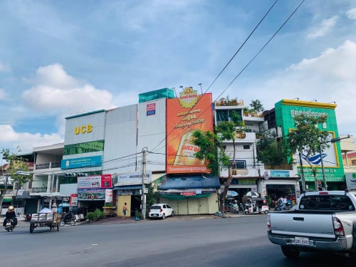 ផ្ទះសម្រាប់ជួល ជិតស្ដុបត្រឡោបែក