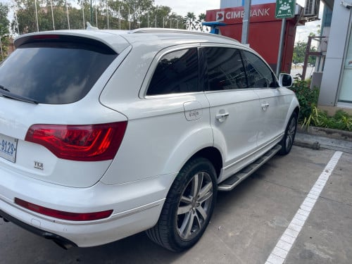 Audi Q7 2010  (Full option) ឡានស្អាត គ្មានកន្លែងខូច