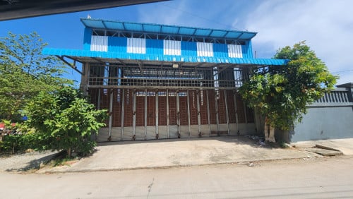 ឃ្លាំងជួល