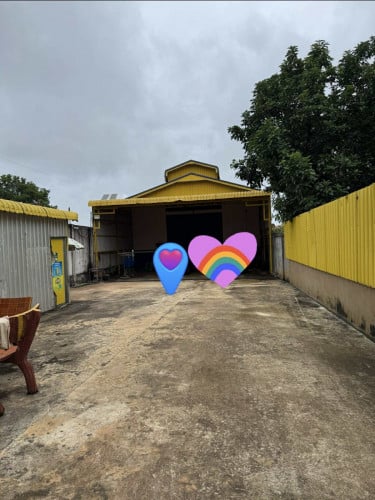 ផ្ទះដីនឹងឃ្លាំងលក់