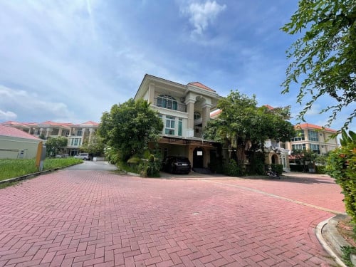 ✅វីឡាទោលកែង សម្រាប់លក់ នៅវីឡាកាំកូសុីធី