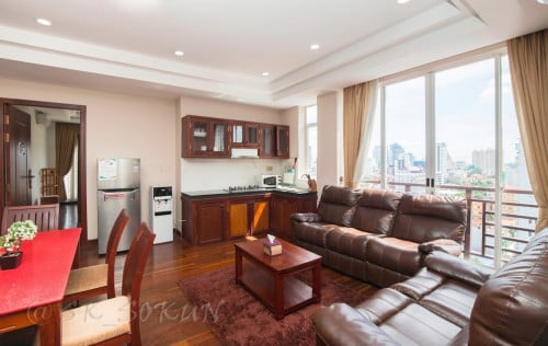 Apartment building and office for Sale in Urgent