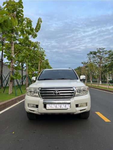 Land Cruiser GXR V6 2010 ប្រើផ្ទាលើខ្លួន