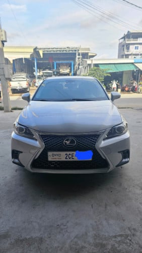 Lexus CT200h ស្លាកលេខ 2CE