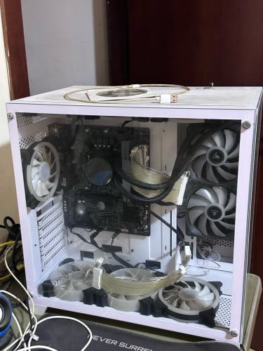 No VGA coreI5 gen10400F Ram32XPG 3200 HDD 4T+3T Have liquid 2fan Board gigabytes with white case