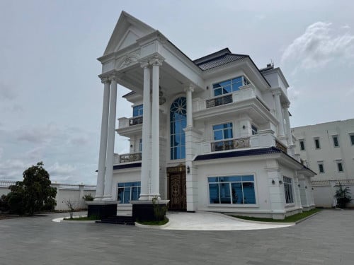 Villa for SALE or RENT! • Locations: area Aeon3 .