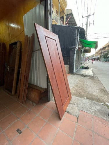 មានលក់ គ្រឿងឈើក្រុបប្រភេទ