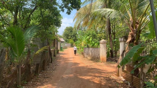 ️បាទសួស្ដីខ្ញុំមានដីមួយកន្លែងនៅចំកណ្ដាលក្រុងស្ទឹងត្រែង ក្រោយសាលាខេត្តស្ទឹងត្រែងត្រូវការលក់បន្ទាន់
