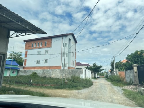 ដីកែង 15x15 ផ្សារឈូកវ៉ា1 ជាប់ Seatel Cloud Data Center &