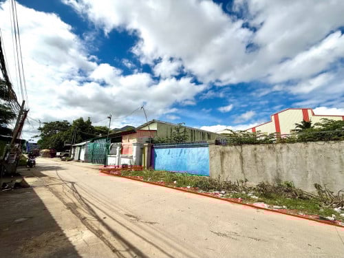 ដីលក់ប្រញ៉ាប់ ៖ ចុះពីផ្លូវជាតិលេខ3, នៅសង្កាត់ចោមចៅ1, ខណ្ឌពោធិ៍សែនជ័យ, រាជធានីភ្នំពេញ